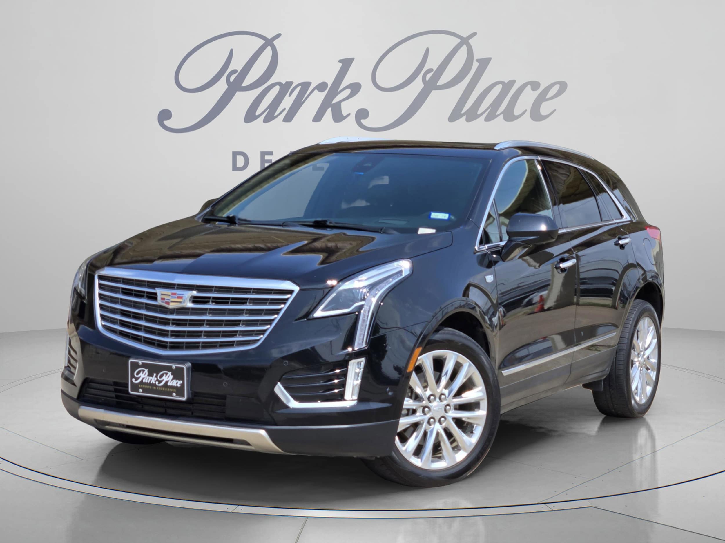 2017 Cadillac XT5 AWD Platinum's photo