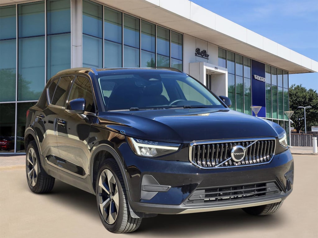 Used 2025 Volvo XC40 Core Bright Theme SUV