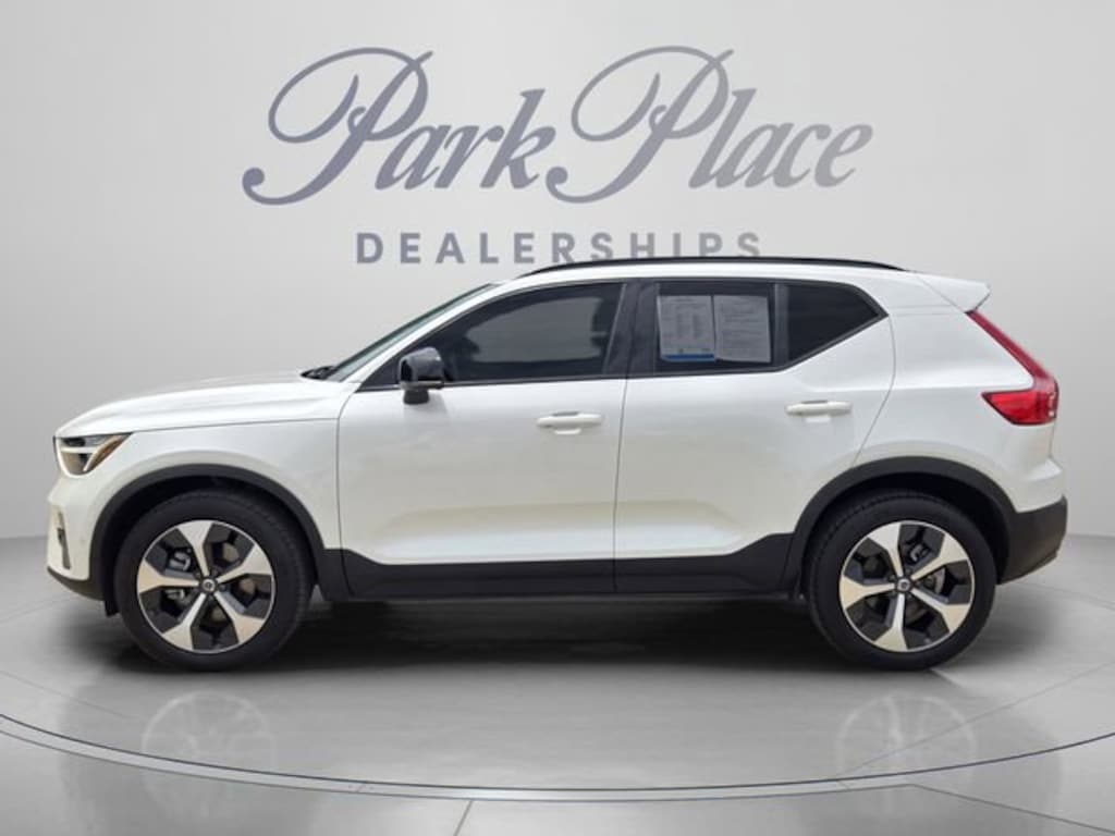 New 2026 Volvo XC40 B5 Plus SUV