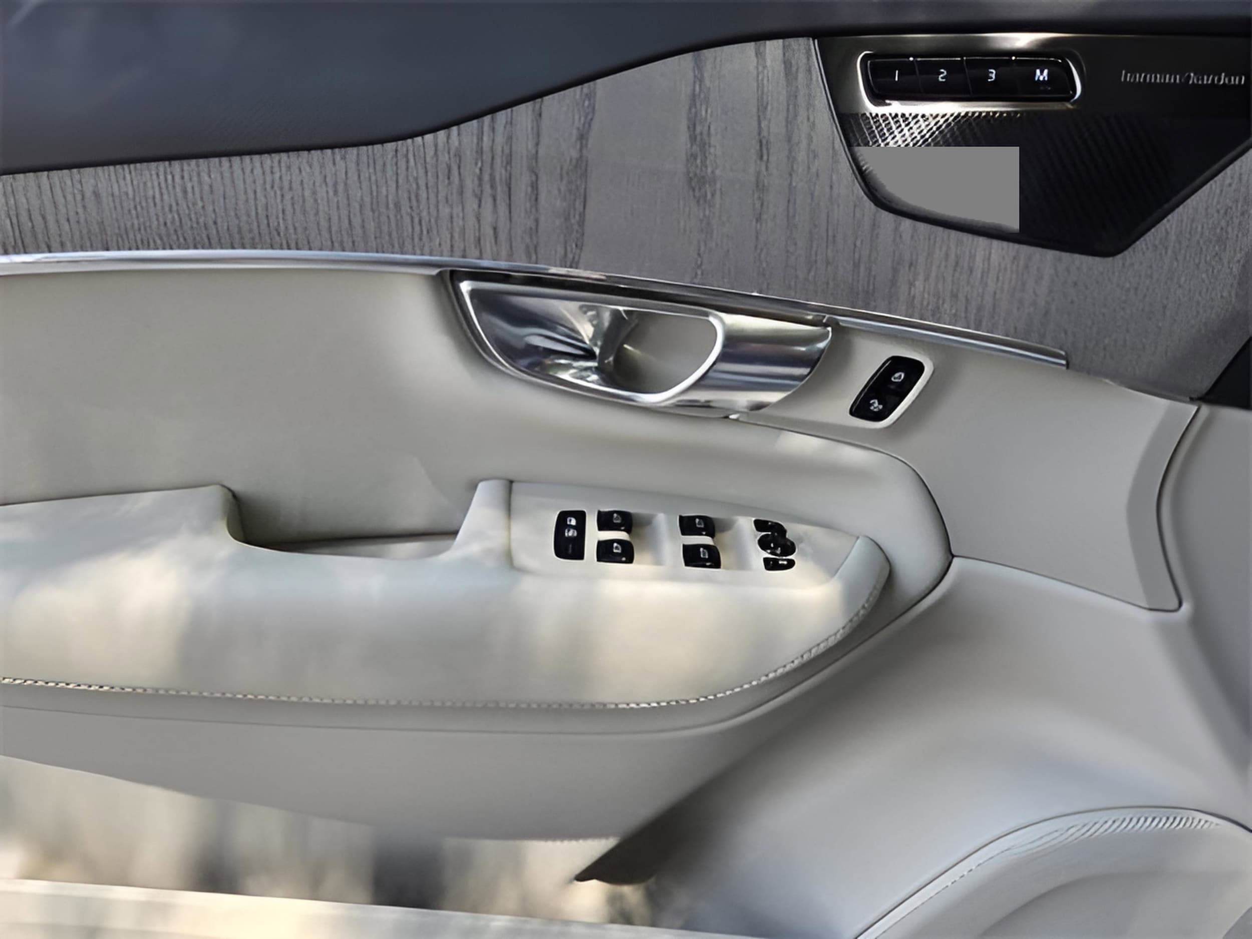 2025 Volvo XC90 Plus - Photo 31