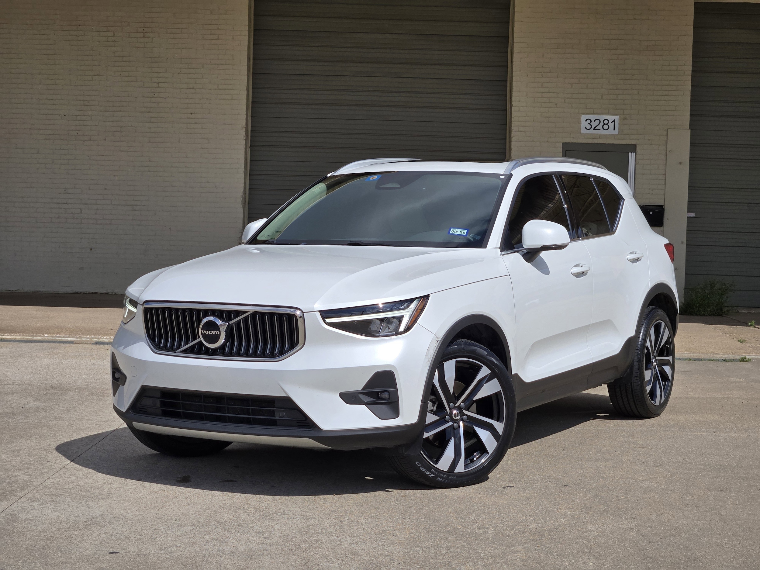 2023 Volvo XC40 B5 Plus Bright AWD's photo
