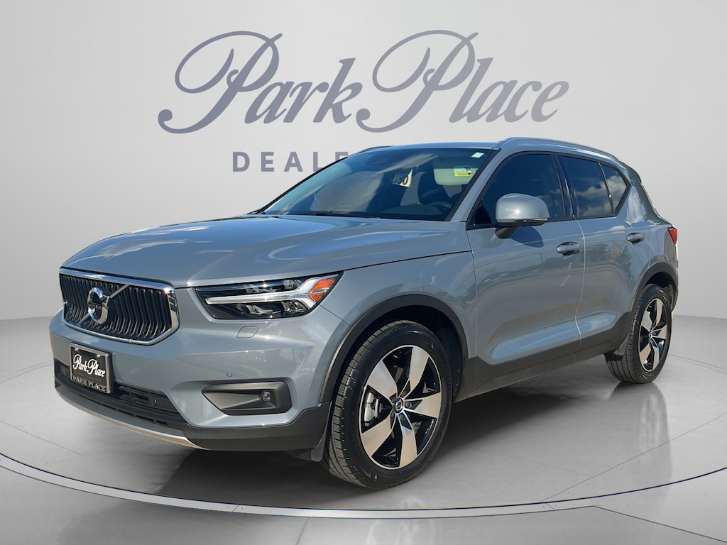 Used 2021 Volvo XC40 Momentum SUV