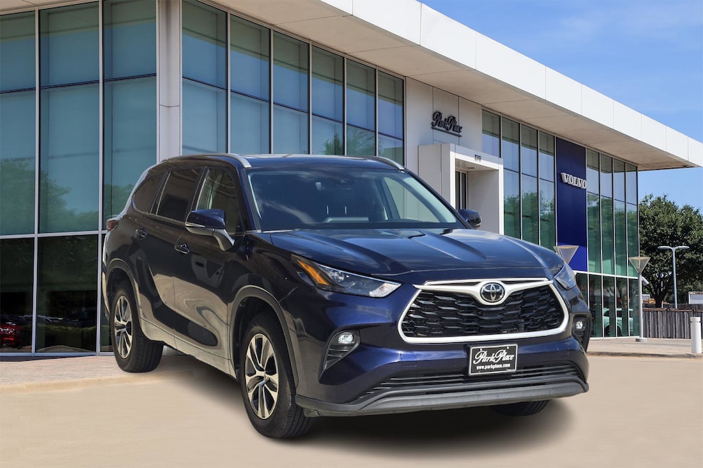 Used 2024 Toyota Highlander LE SUV