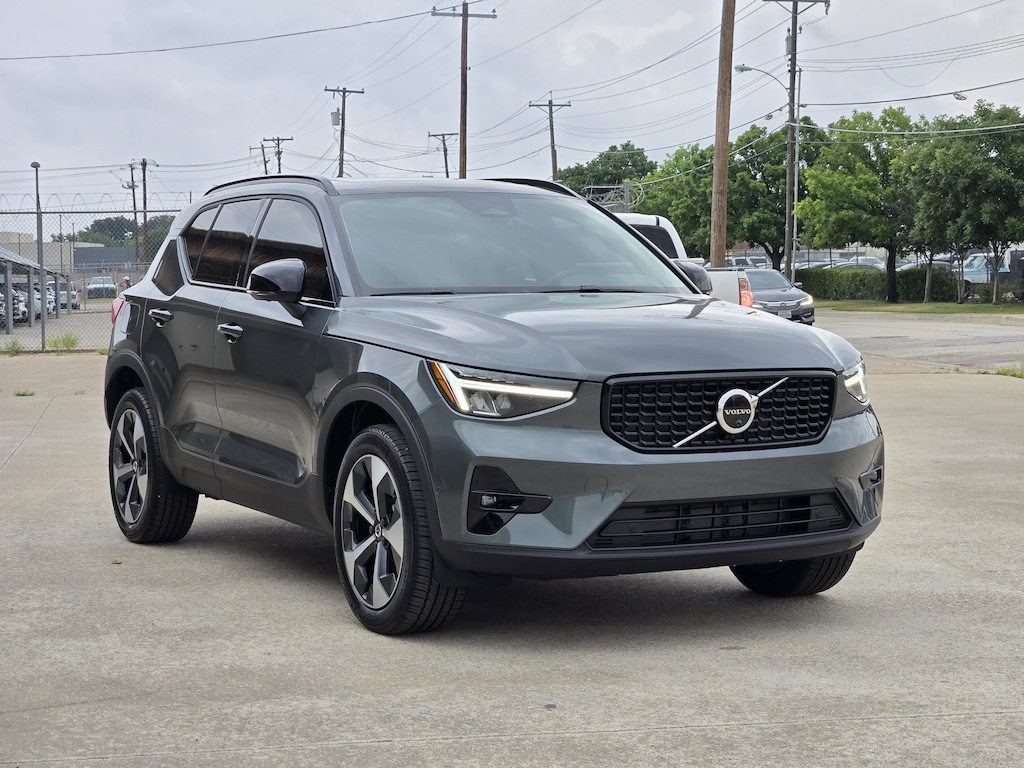 New 2026 Volvo XC40 B4 Plus SUV