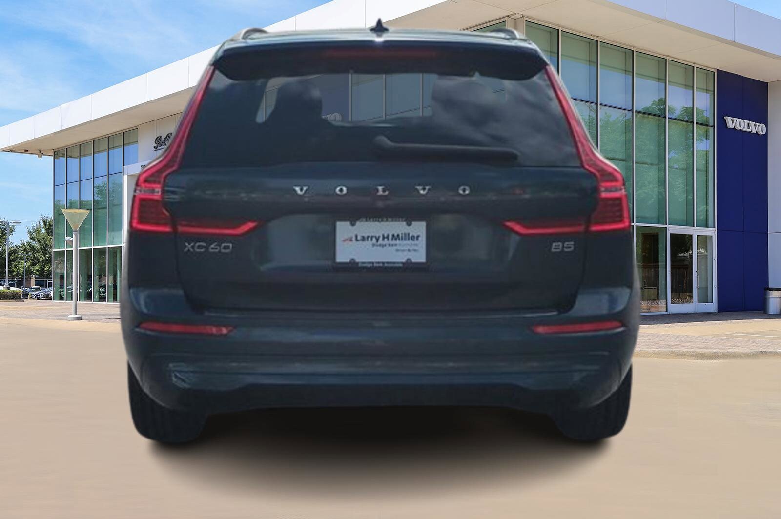 2023 Volvo XC60 B5 Core photo 4
