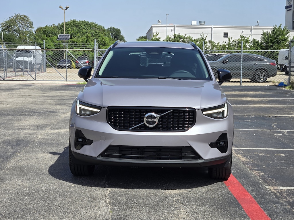 New 2026 Volvo XC40 B5 Plus SUV