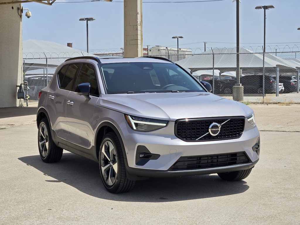 New 2026 Volvo XC40 B5 Plus SUV