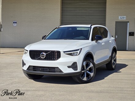 2026 Volvo XC40 B4 Core SUV