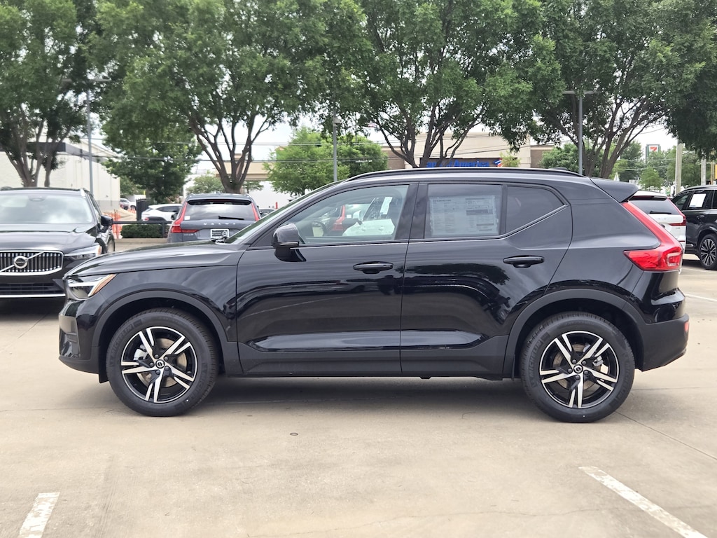 New 2026 Volvo XC40 B5 Core SUV