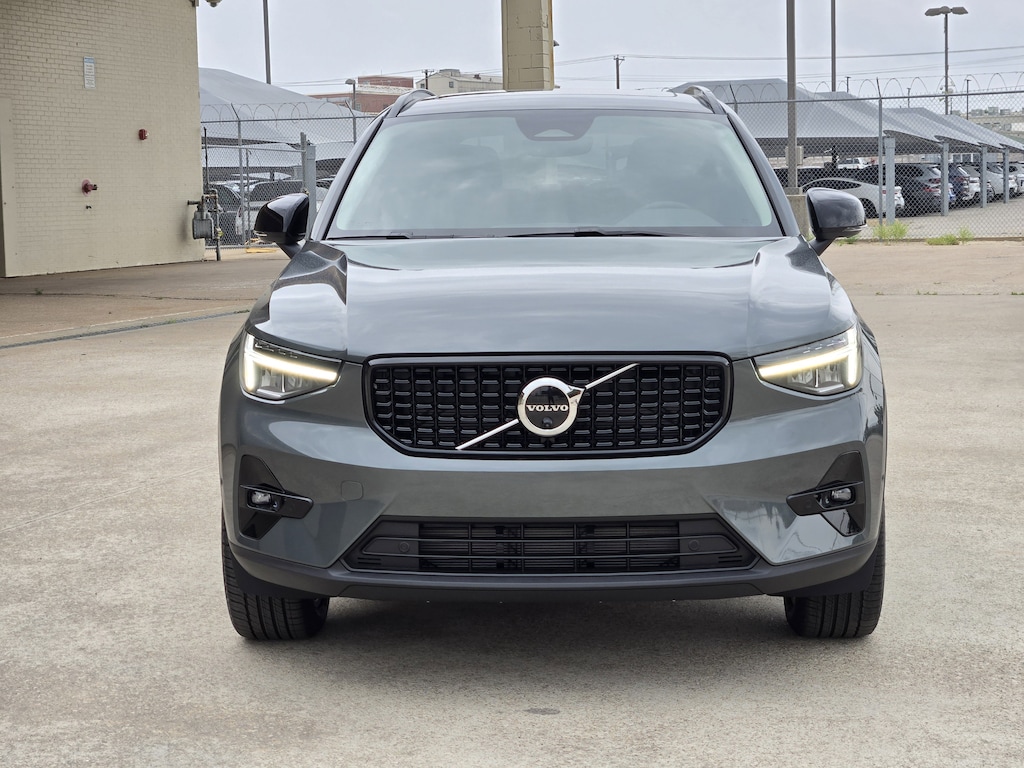New 2026 Volvo XC40 B4 Plus SUV