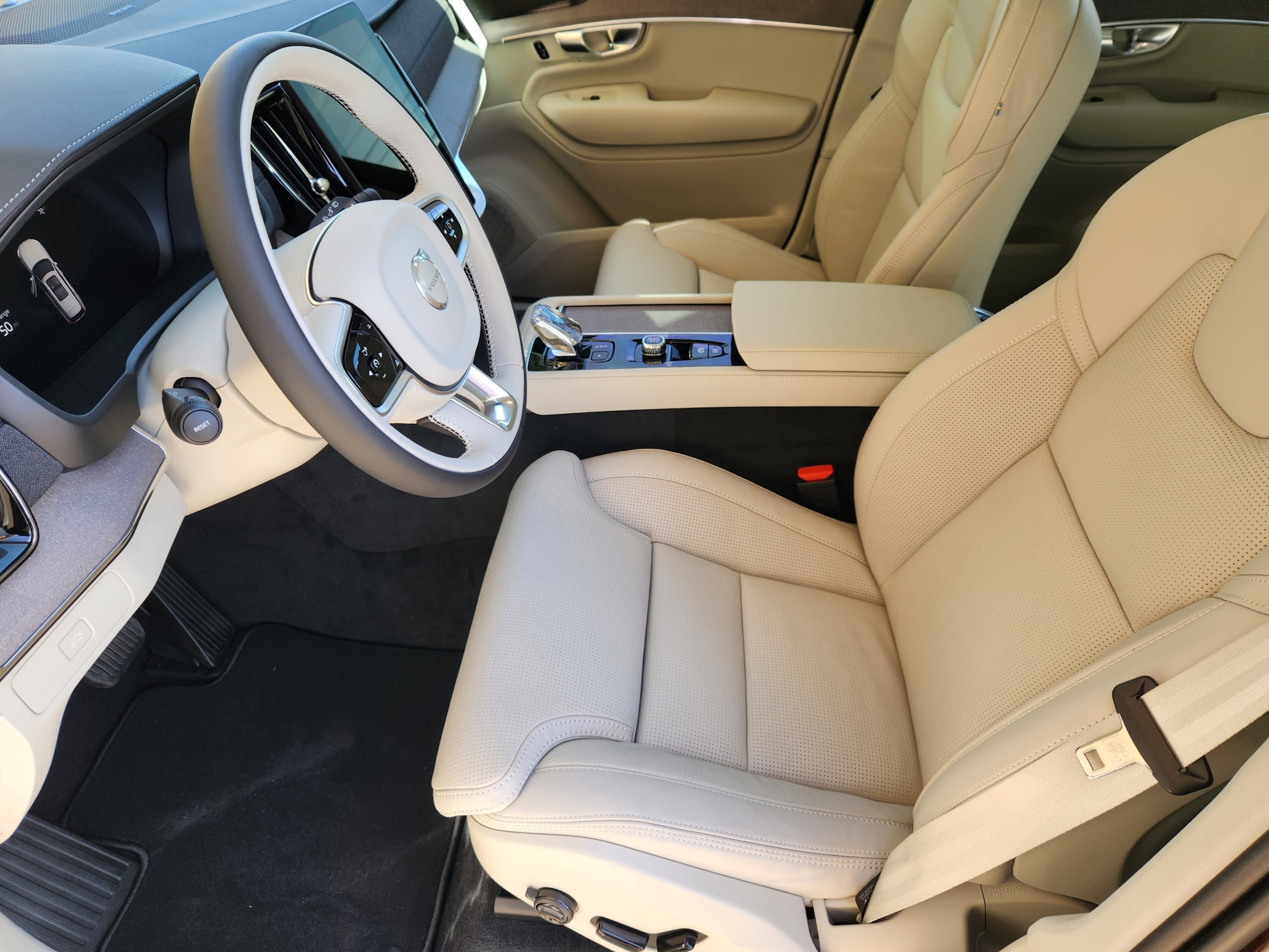 2026 Volvo XC90 Ultra - Photo 14