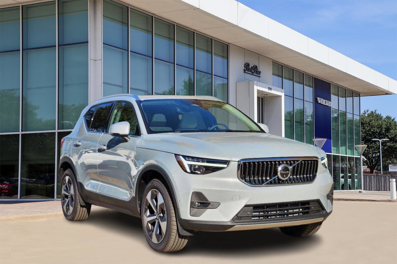 2025 Volvo XC40 Plus photo 2