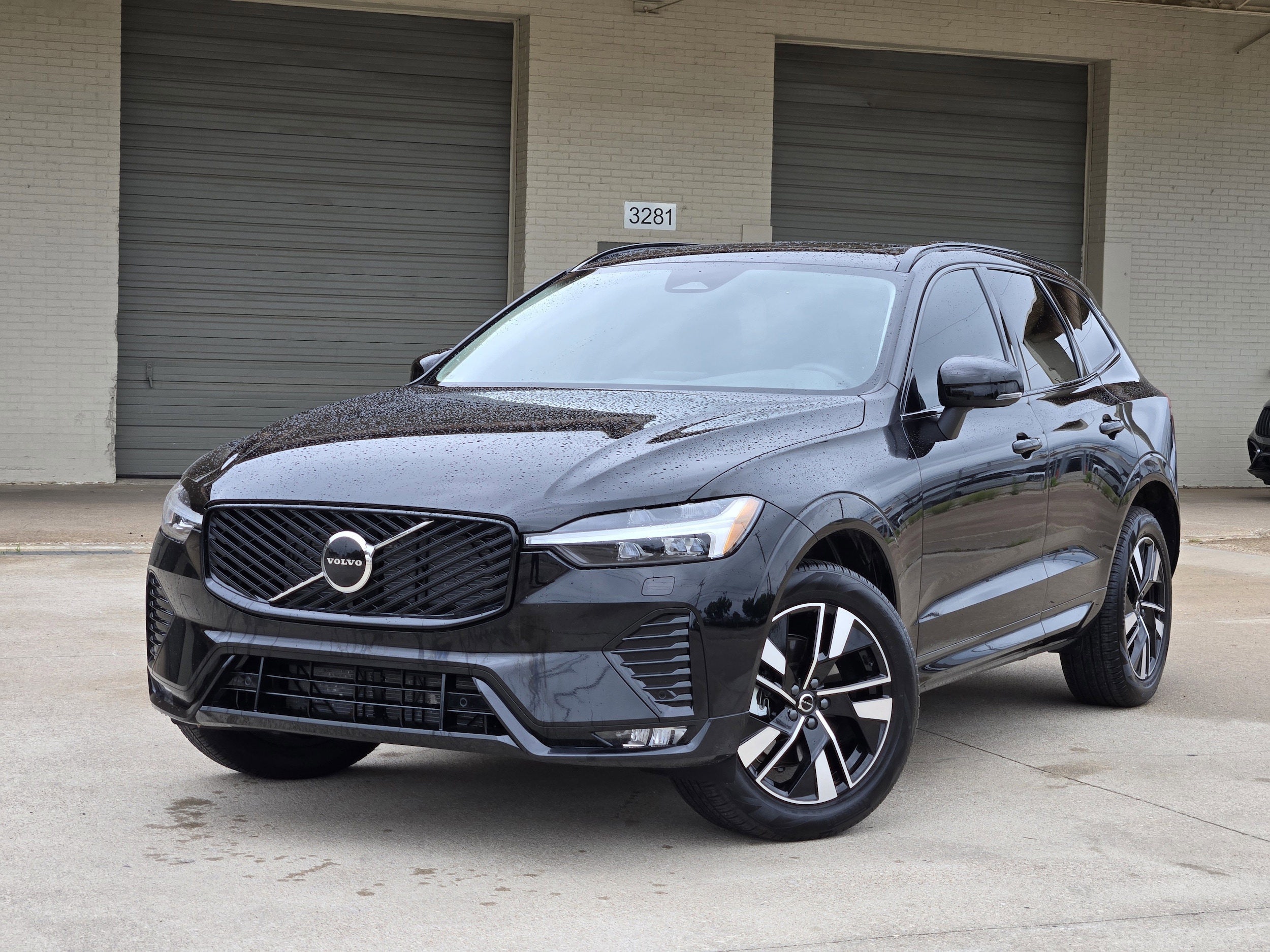 2026 Volvo XC60 B5 Core Dark AWD's photo