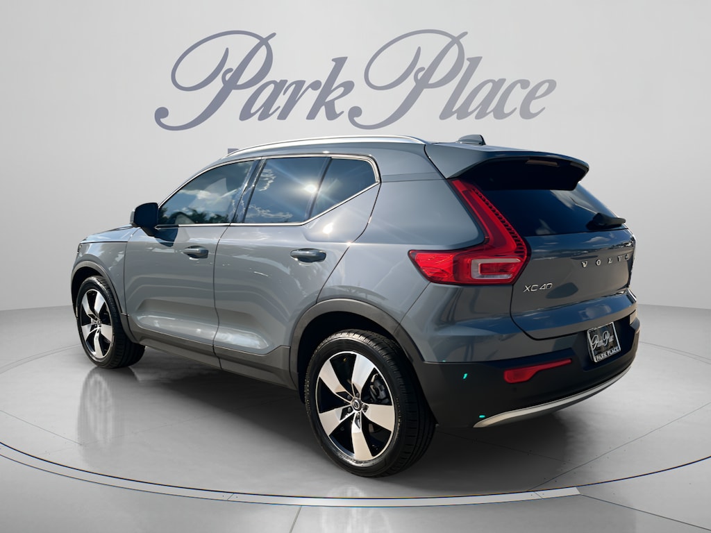 Used 2021 Volvo XC40 Momentum SUV