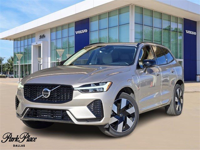 2025 Volvo XC60 Plus's photo