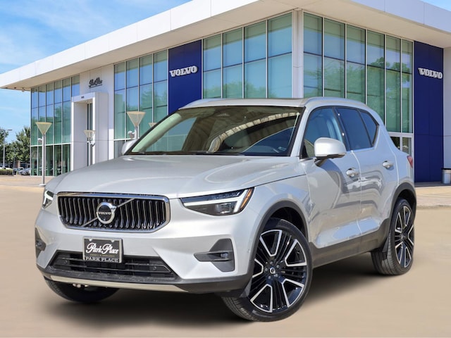 2025 Volvo XC40 B5 Ultra Bright Theme SUV