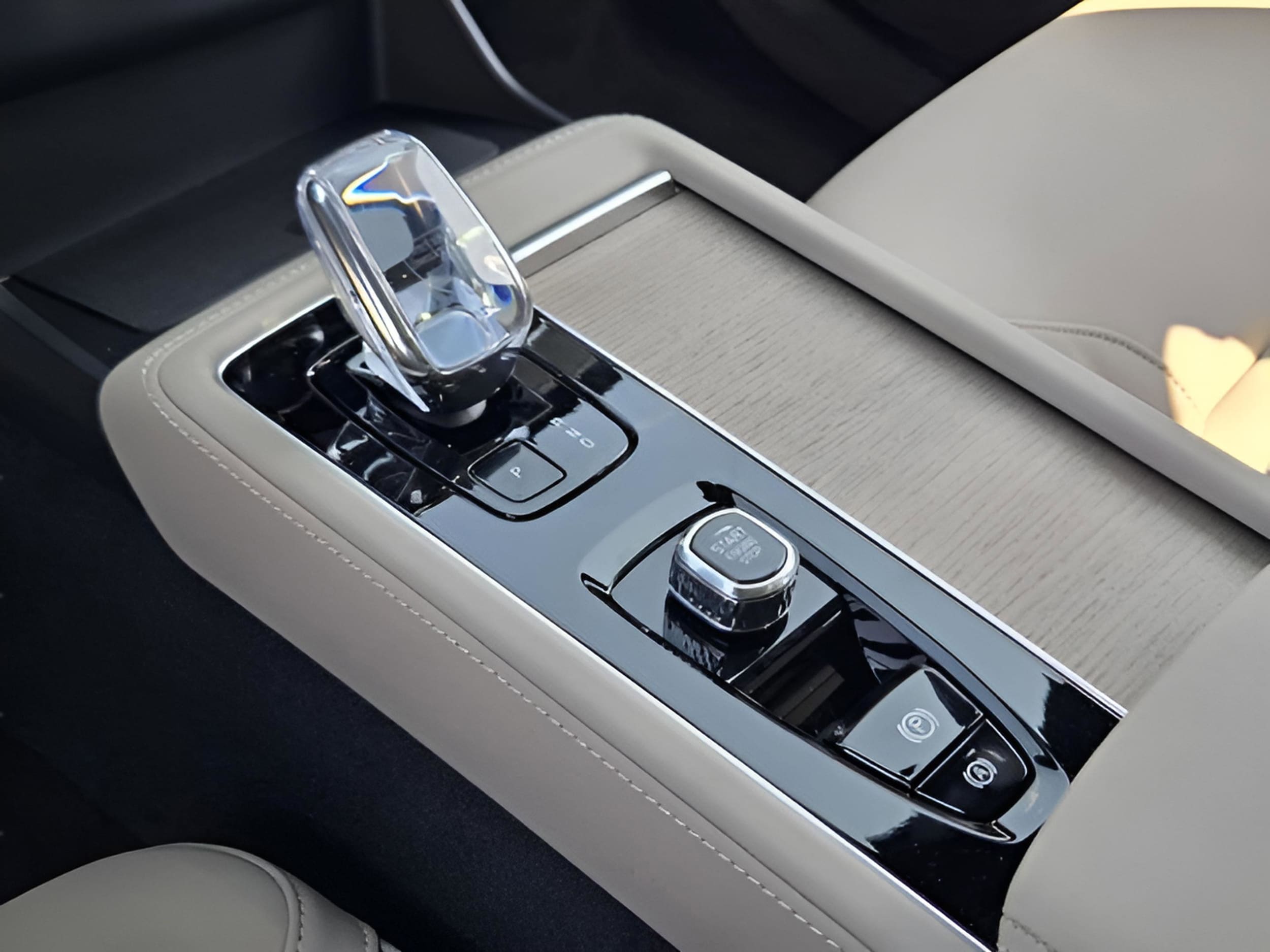 2026 Volvo XC90 Plus - Photo 16