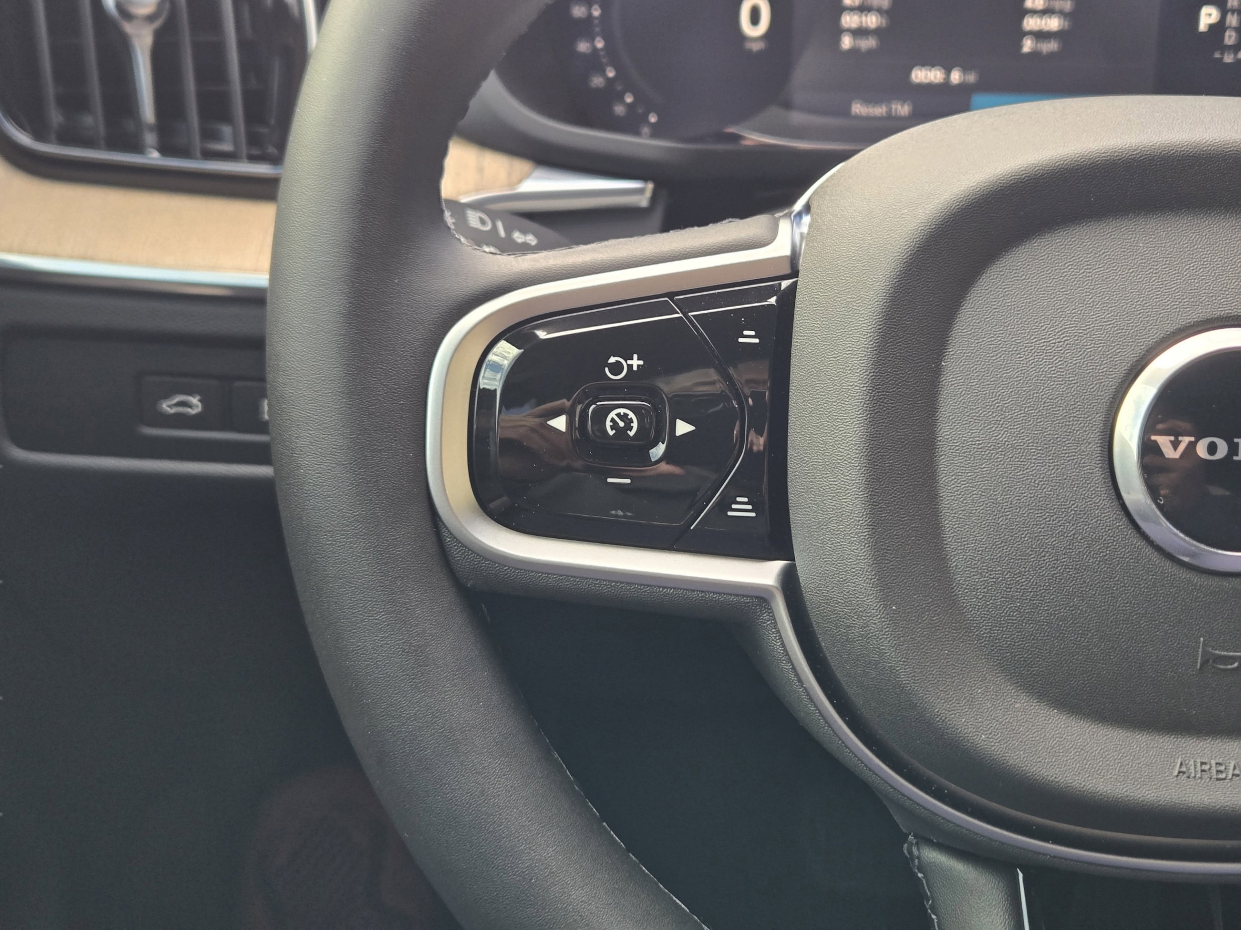2026 Volvo XC60 Plus - Photo 22