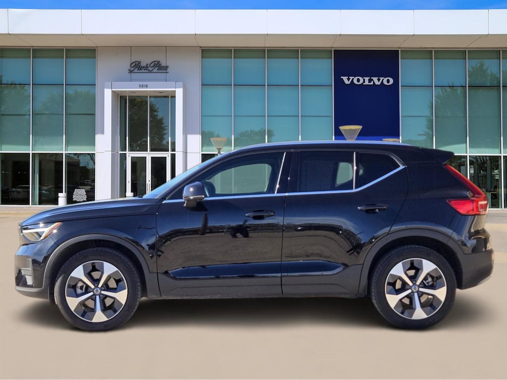 Used 2025 Volvo XC40 Core Bright Theme SUV