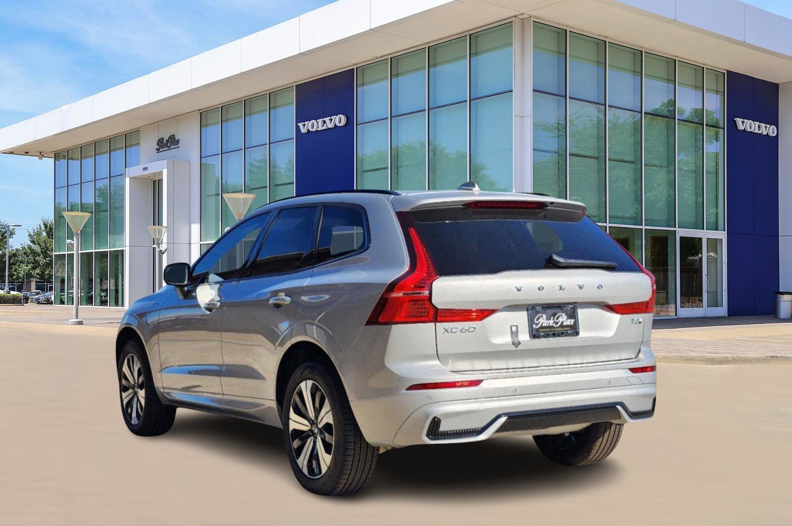 2025 Volvo XC60 Hybrid Core photo 3