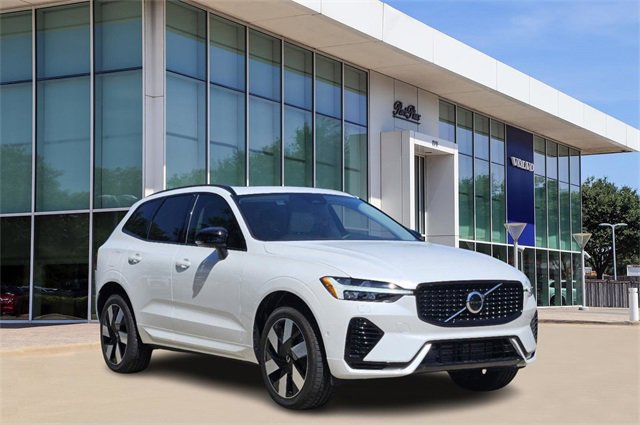 2025 Volvo XC60 T8 Plus photo 2