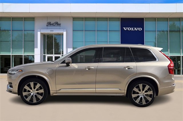 2025 Volvo XC90 T8 Plus photo 3