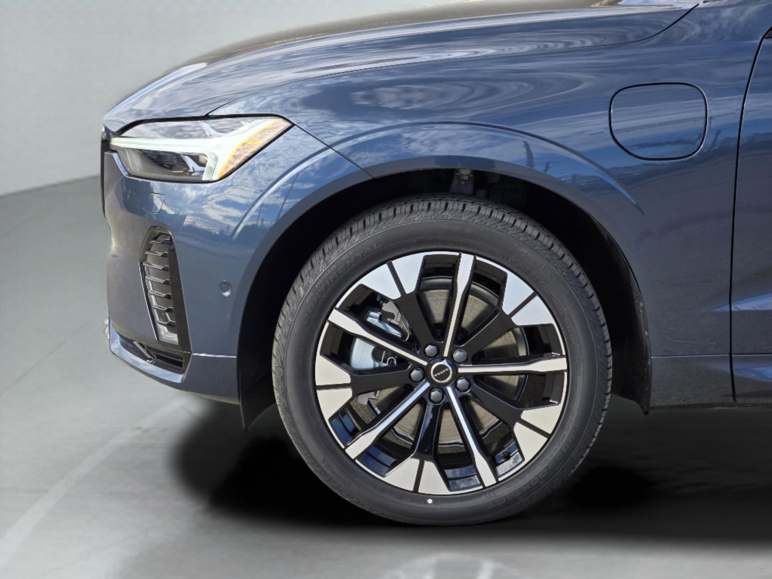 2026 Volvo XC60 Plus - Photo 31