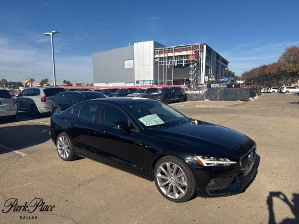 Used 2020 Volvo S60 T5 Momentum Sedan