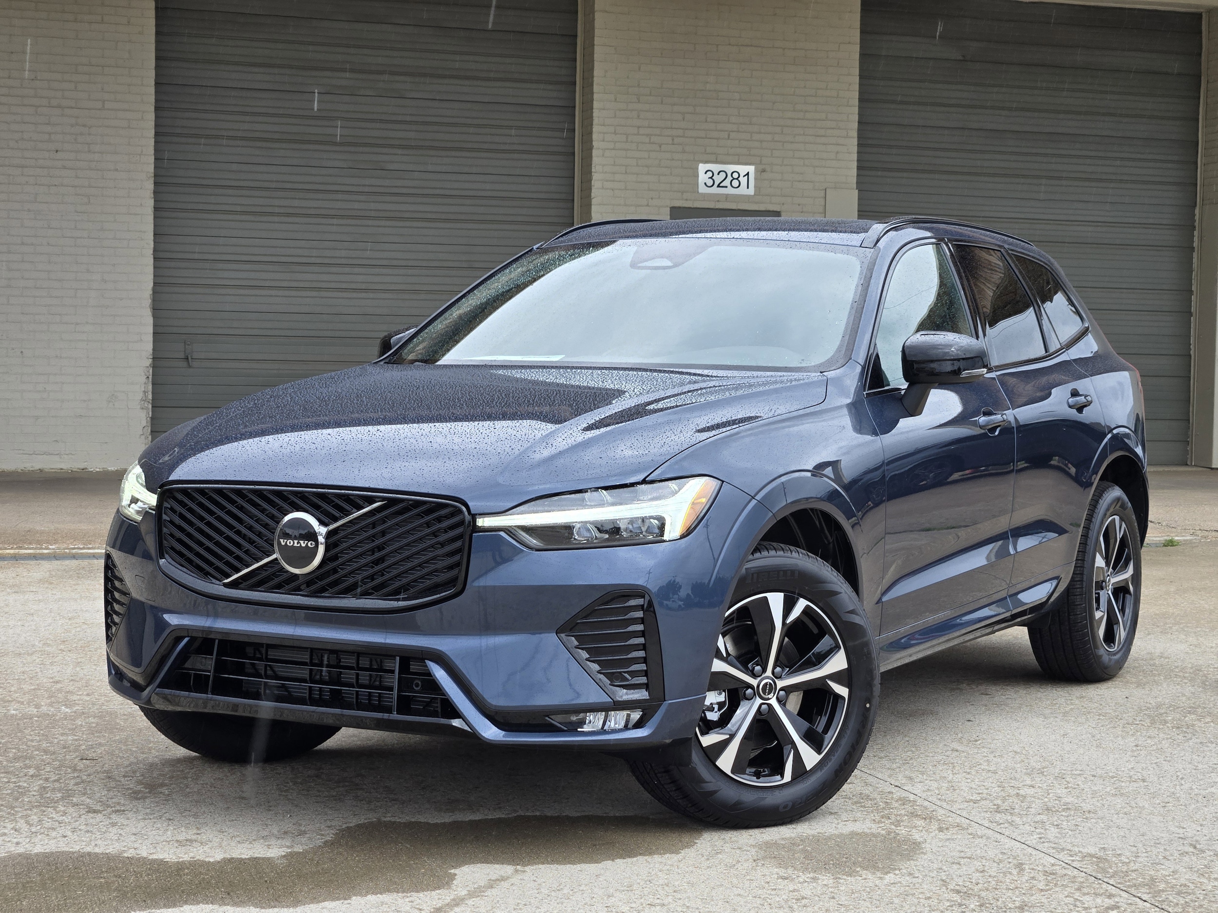 2026 Volvo XC60 B5 Core Dark AWD's photo