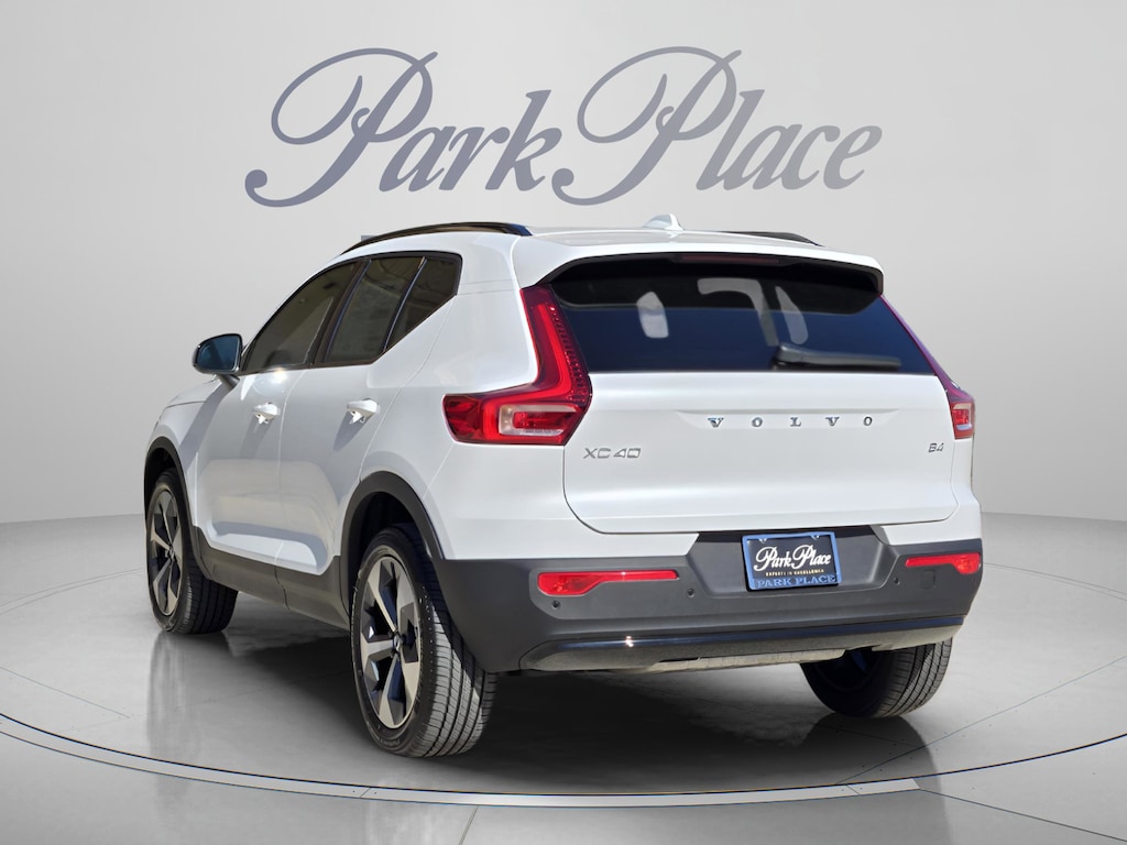 Used 2026 Volvo XC40 B4 Core SUV