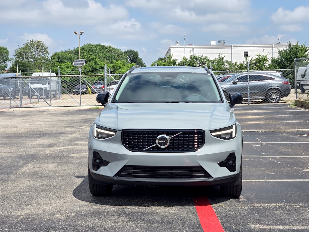 New 2026 Volvo XC40 B5 Plus SUV