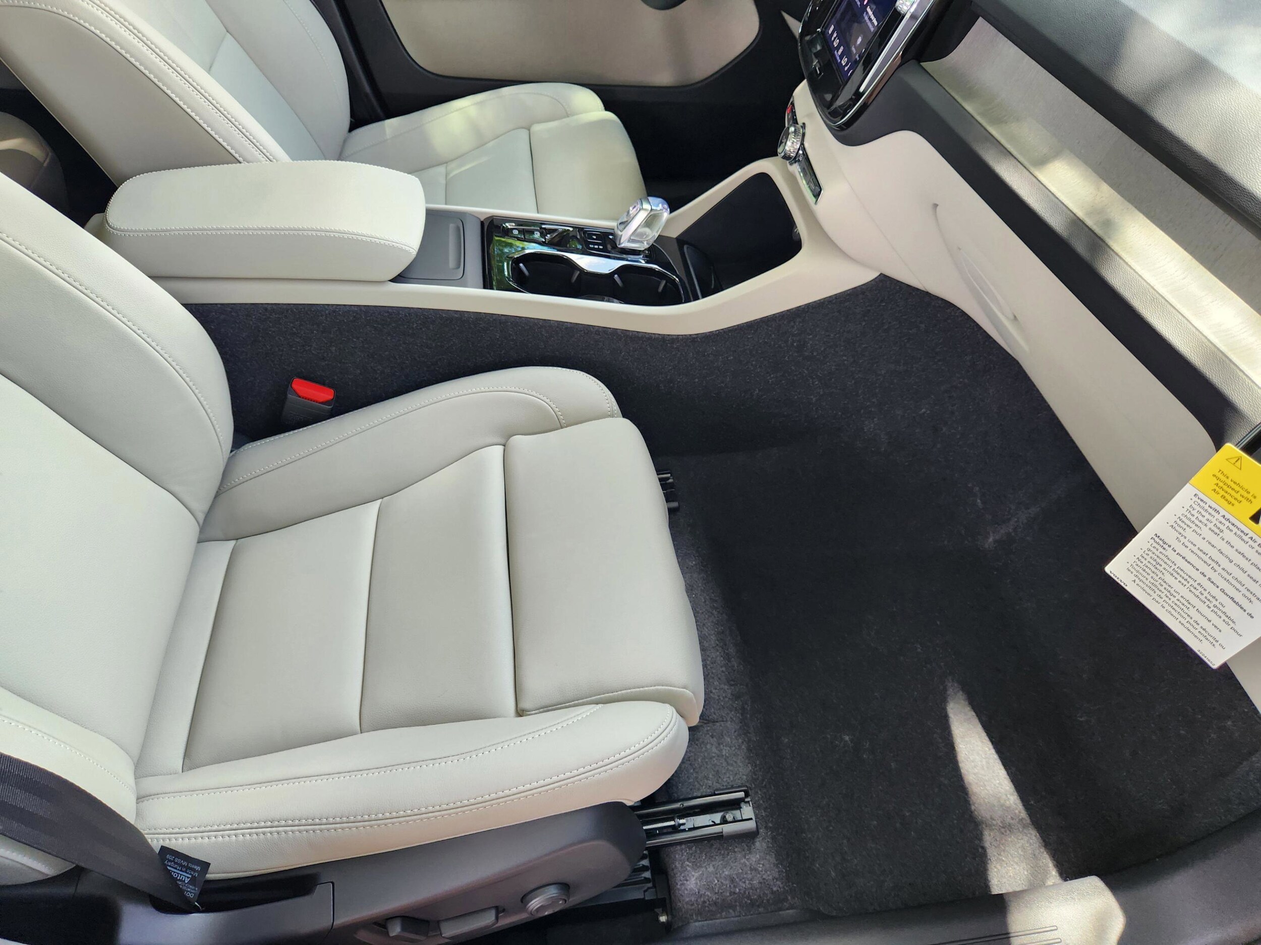 2026 Volvo XC40 Plus - Photo 11