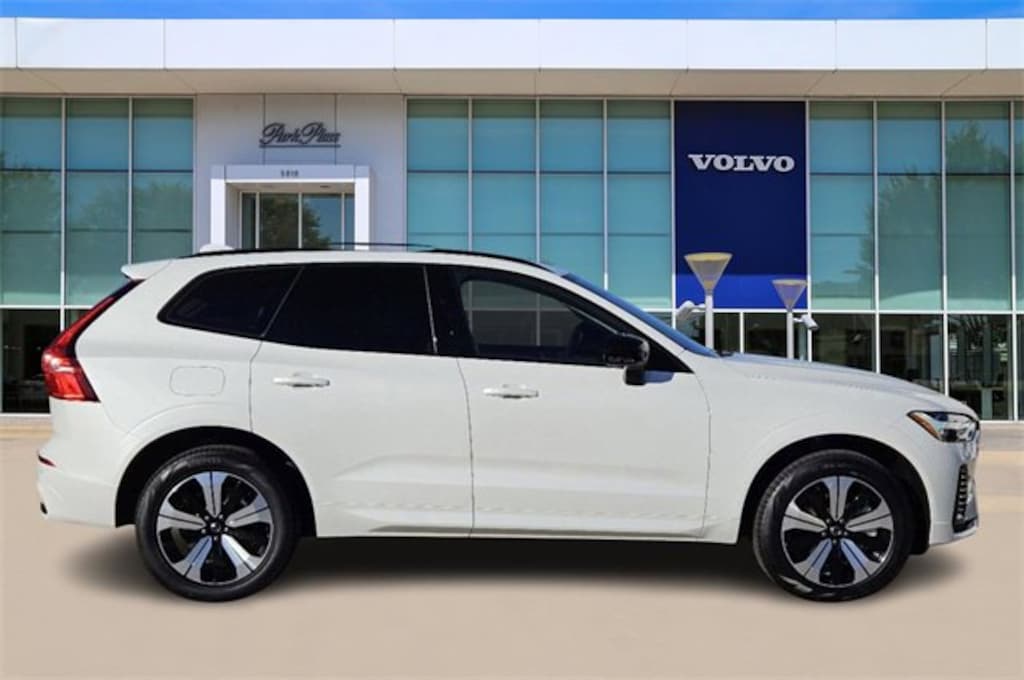 Used 2025 Volvo XC60 plug-in hybrid T8 Core SUV
