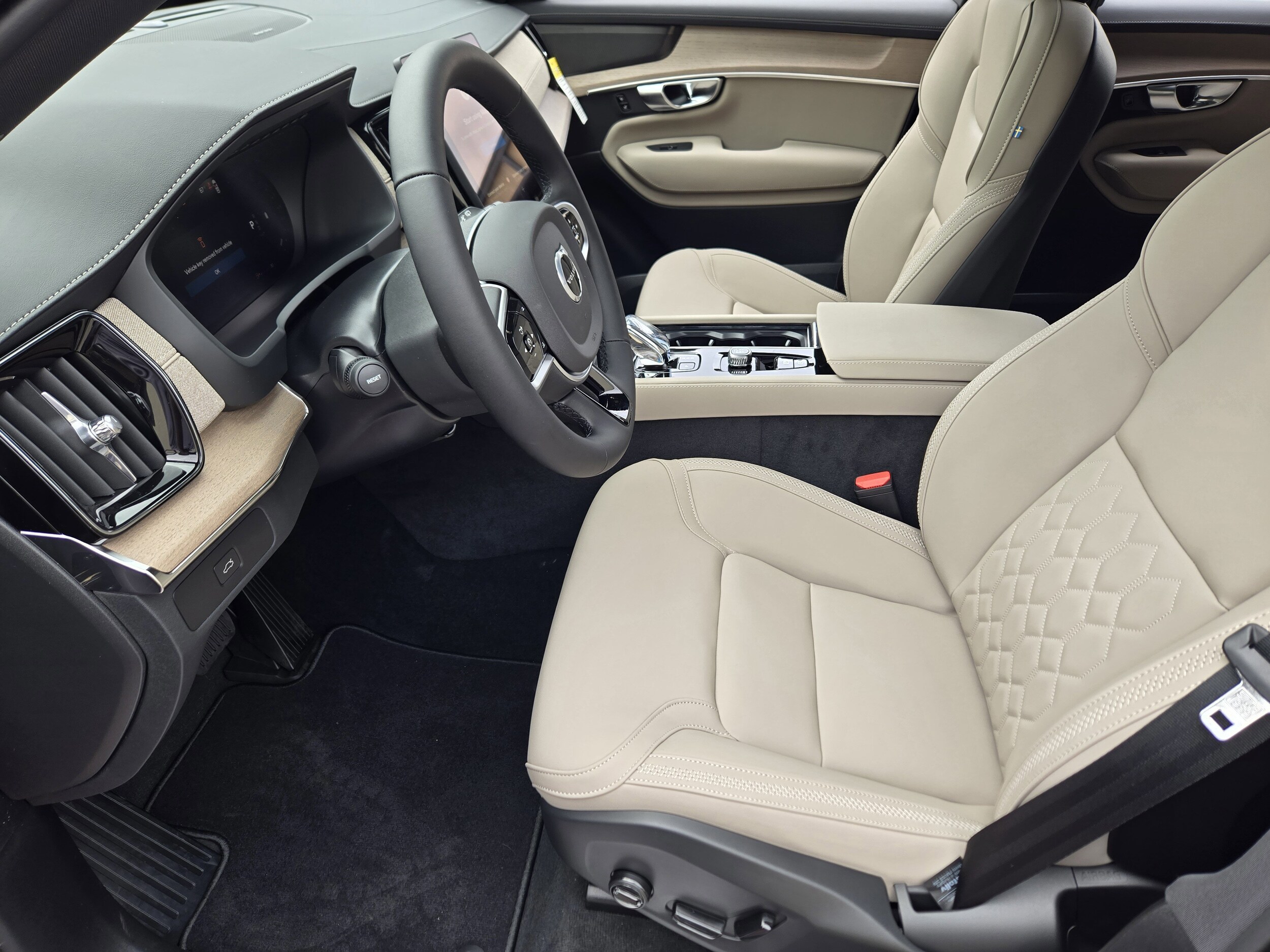 2026 Volvo XC90 Plus - Photo 11