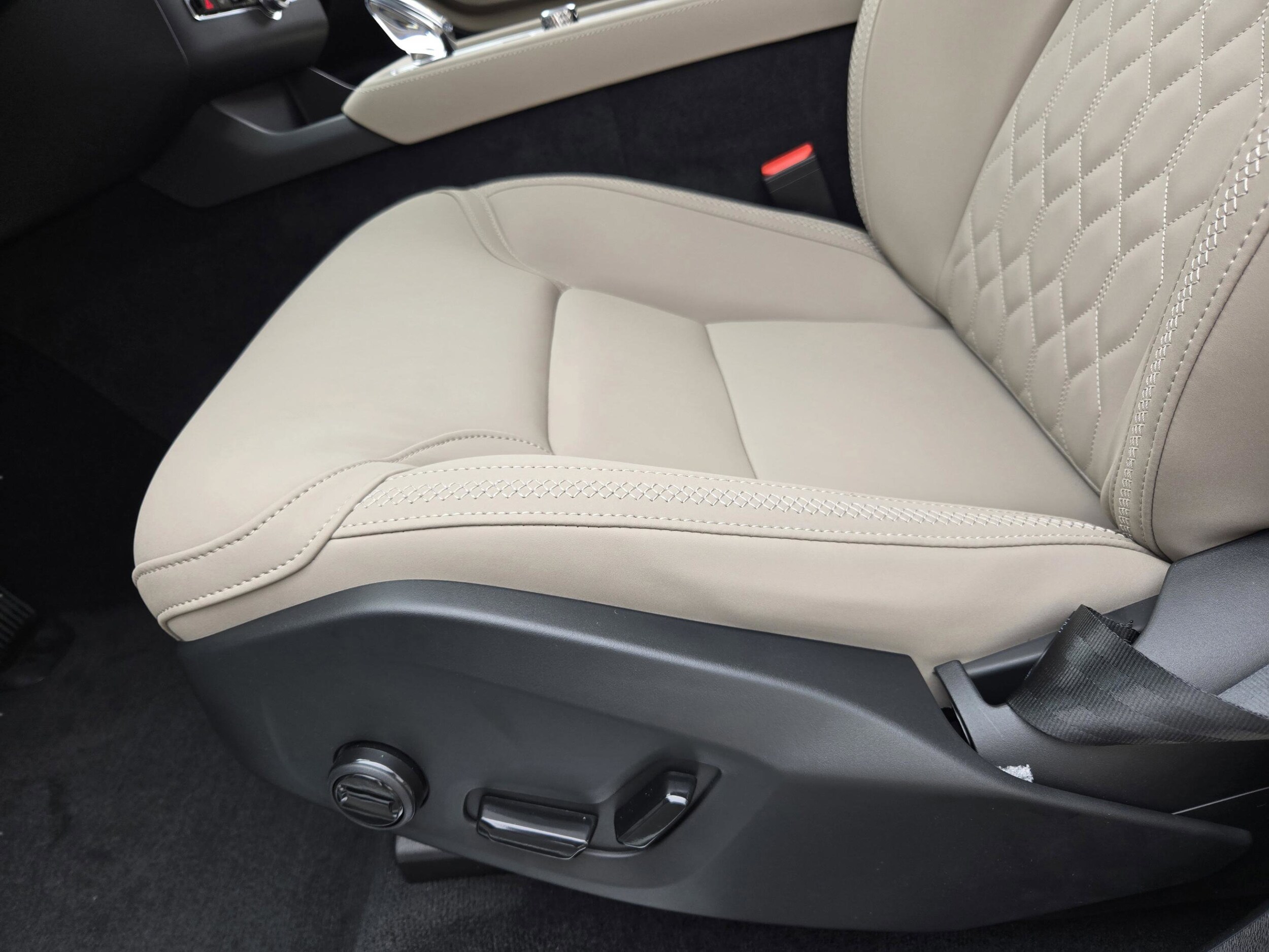 2026 Volvo XC90 Plus - Photo 21