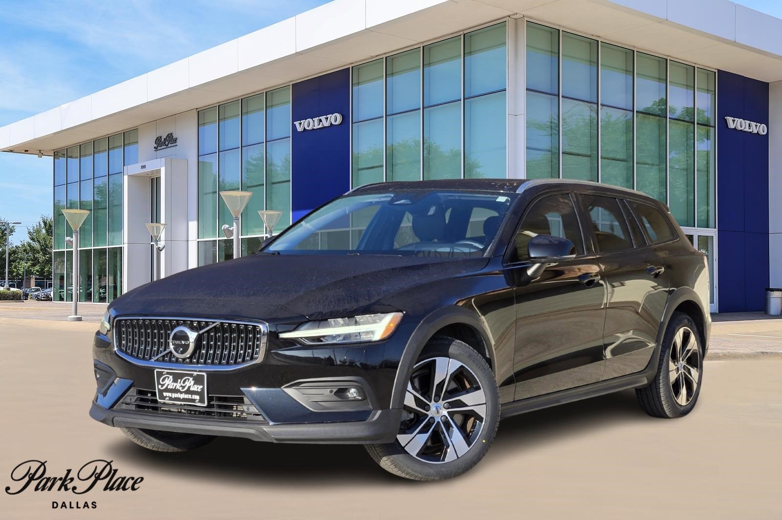 2023 Volvo V60 Cross Country Plus's photo