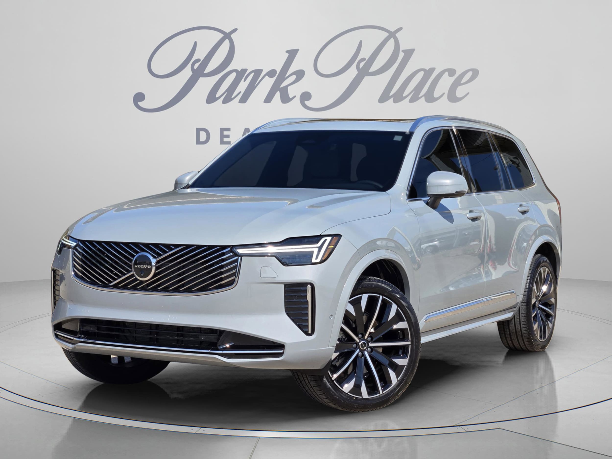2026 Volvo XC90 Plus | CarEdge | CarEdge