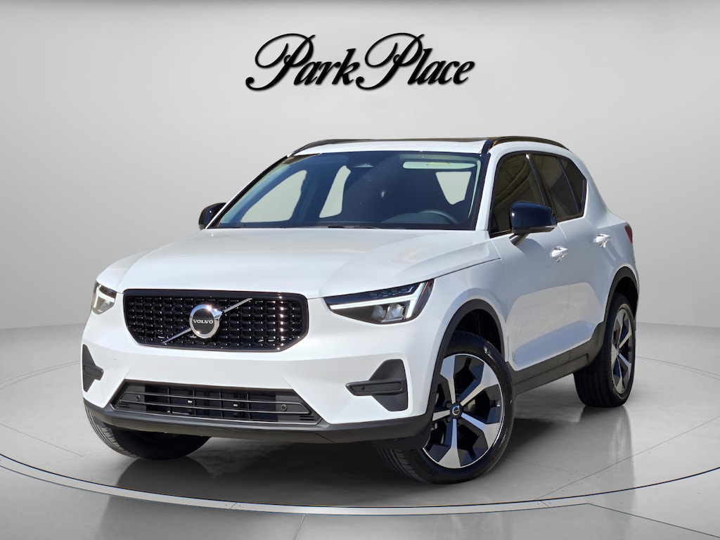 Used 2026 Volvo XC40 B4 Core SUV