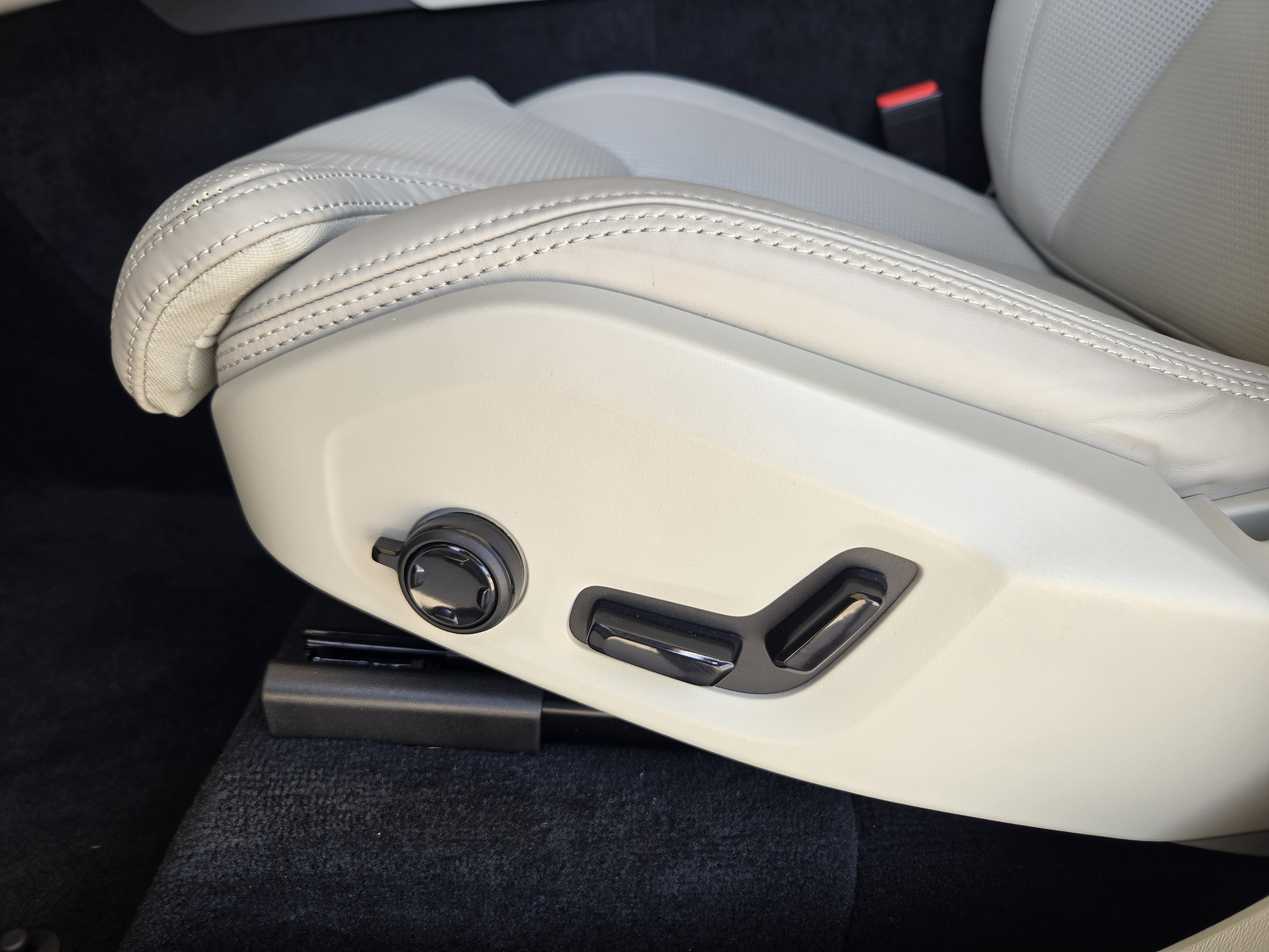 2026 Volvo XC90 Ultra - Photo 25
