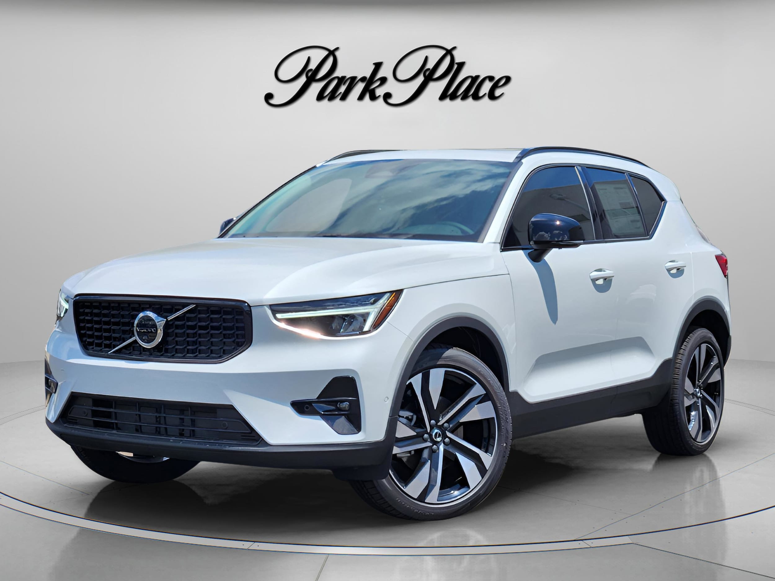 2026 Volvo XC40 B5 Plus Dark AWD's photo