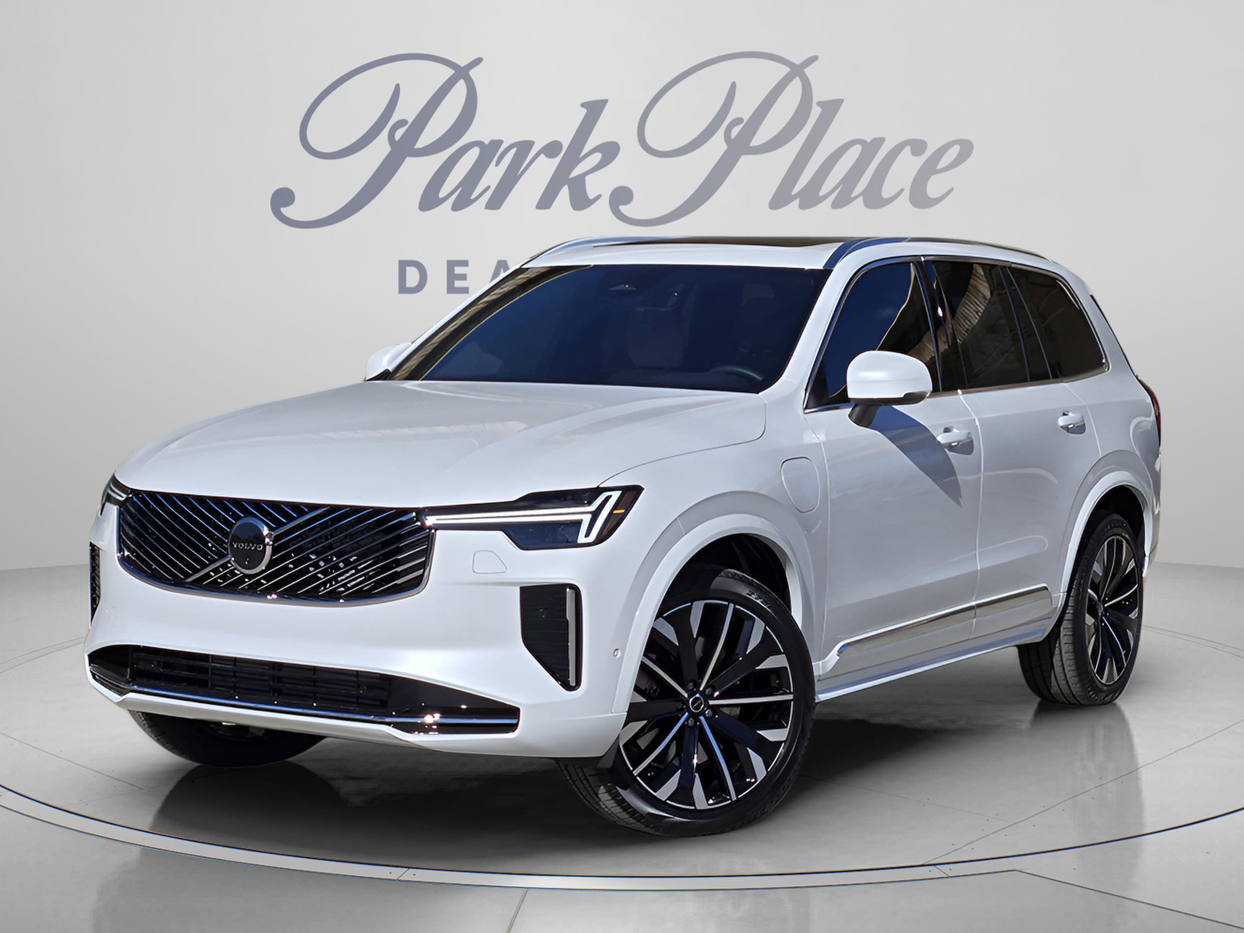 2026 Volvo XC90 Plus | CarEdge | CarEdge