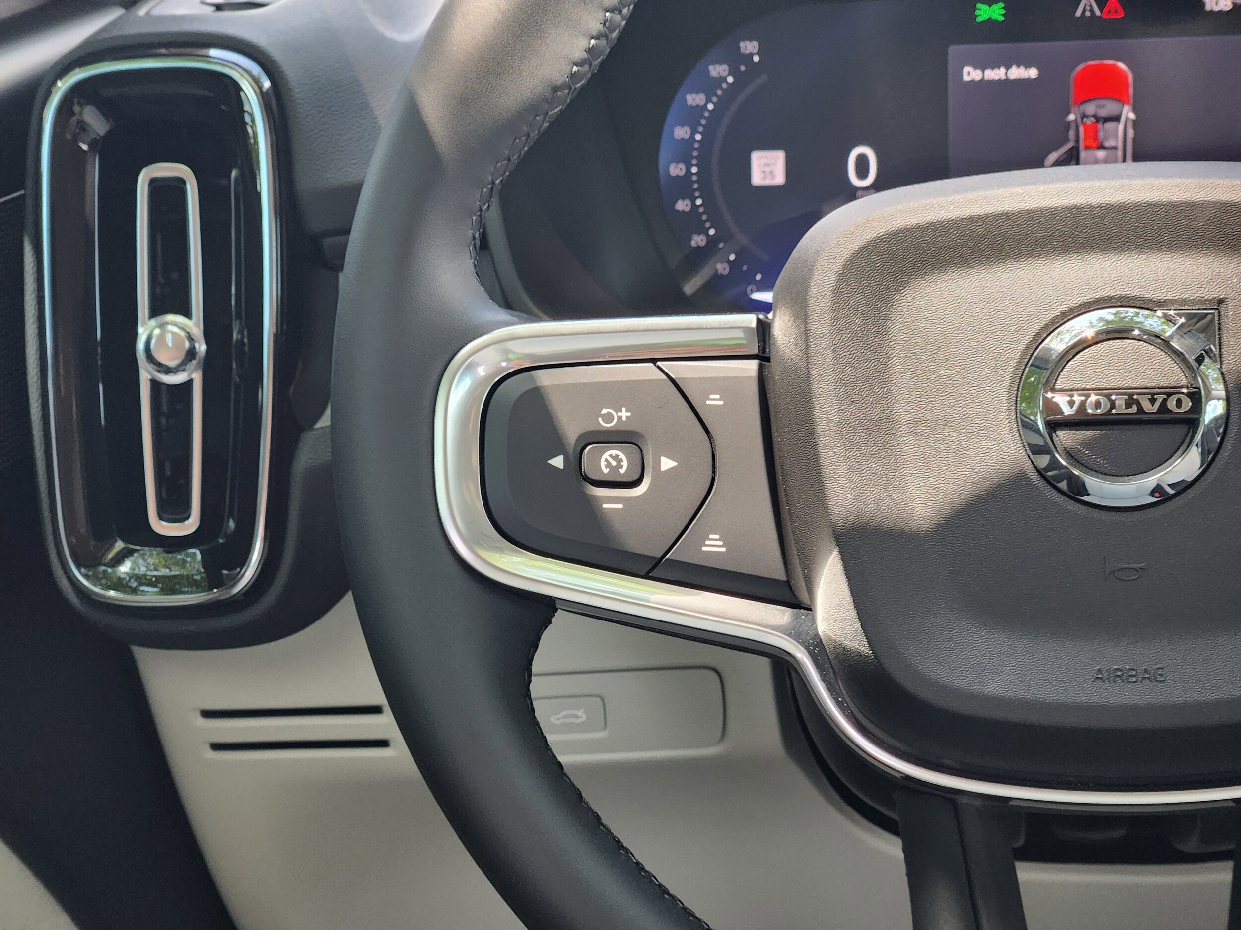 2026 Volvo XC40 Plus - Photo 24