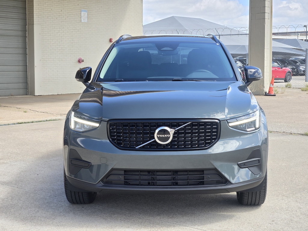 New 2026 Volvo XC40 B5 Core SUV