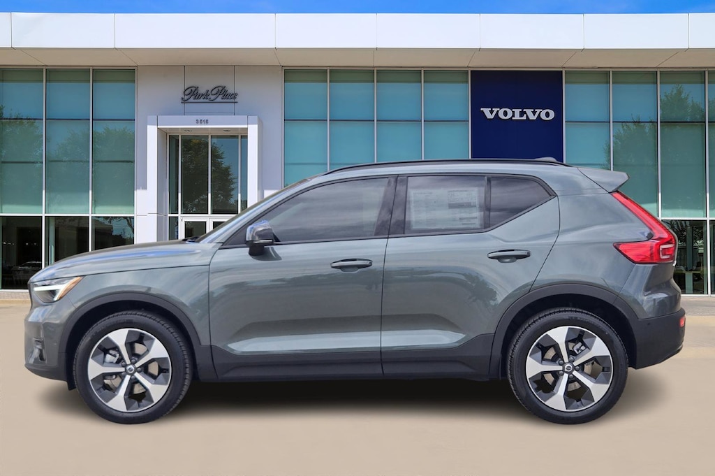 New 2026 Volvo XC40 B5 Plus SUV