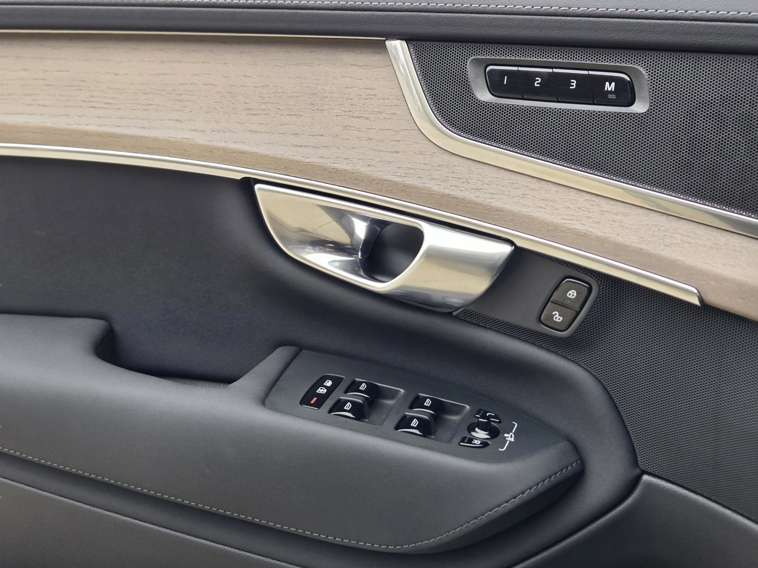 2025 Volvo XC90 Core - Photo 21