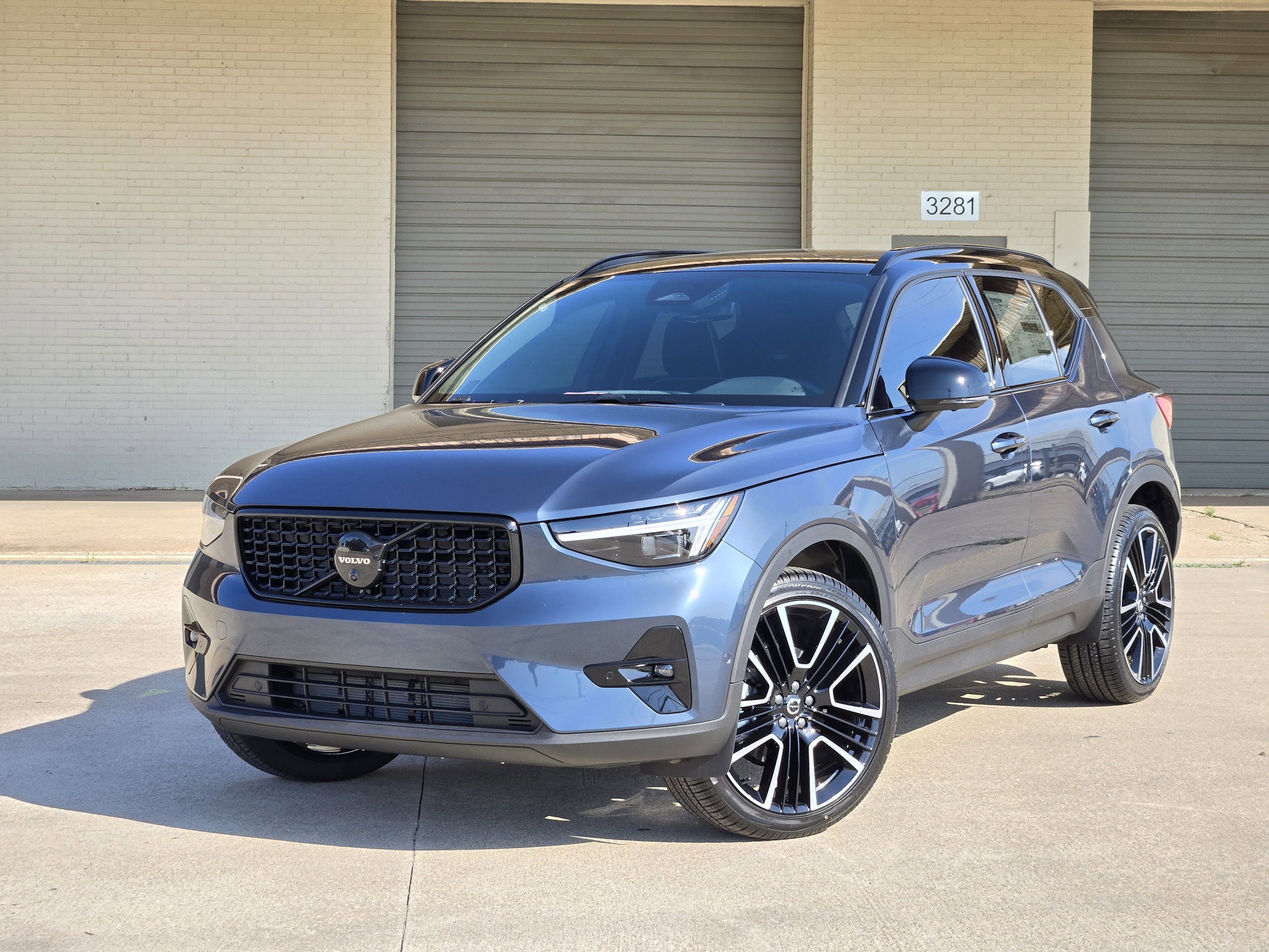 2026 Volvo XC40 B5 Ultra Ultra Black Edition AWD's photo