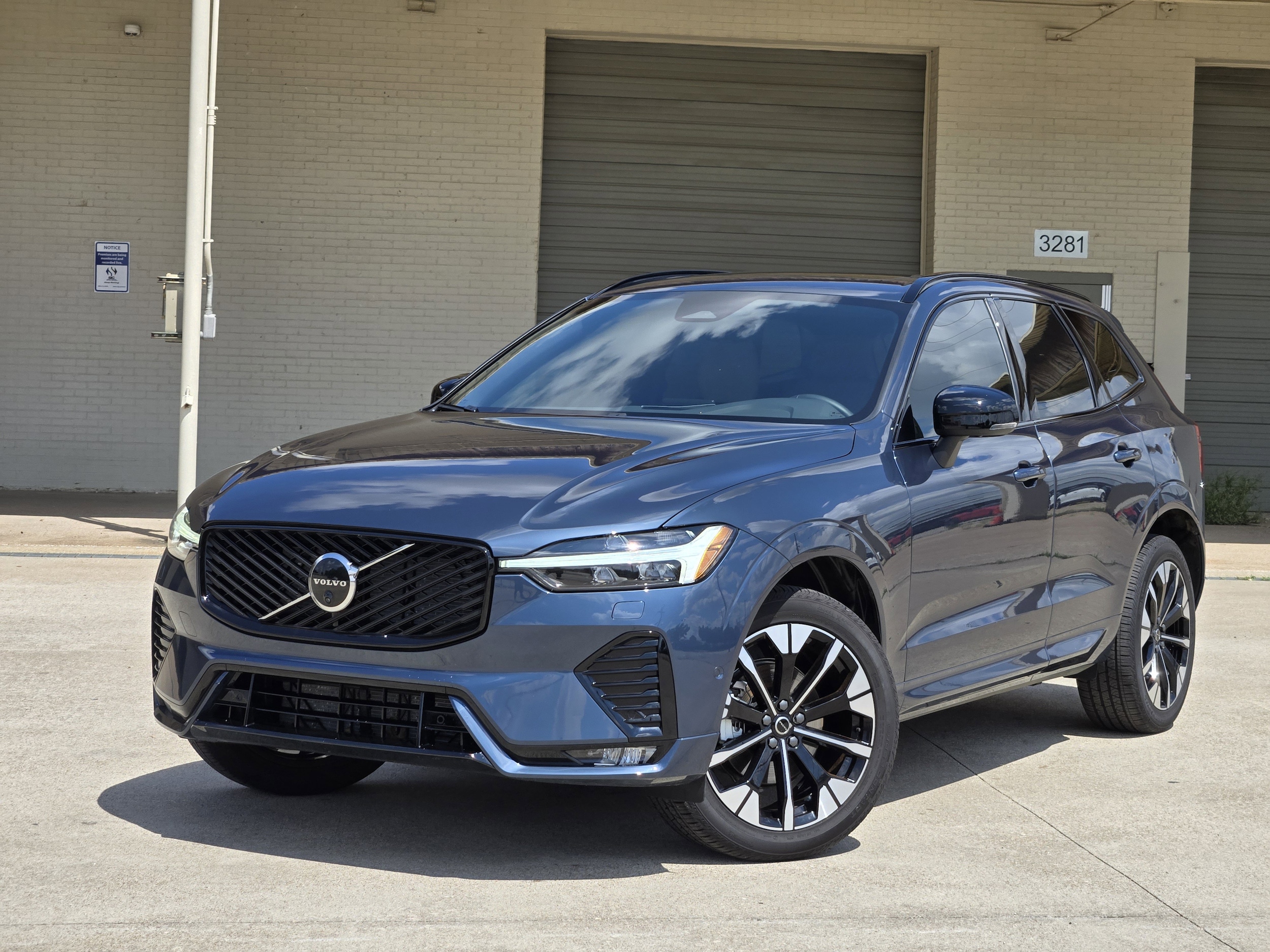 2026 Volvo XC60 B5 Plus Dark AWD's photo