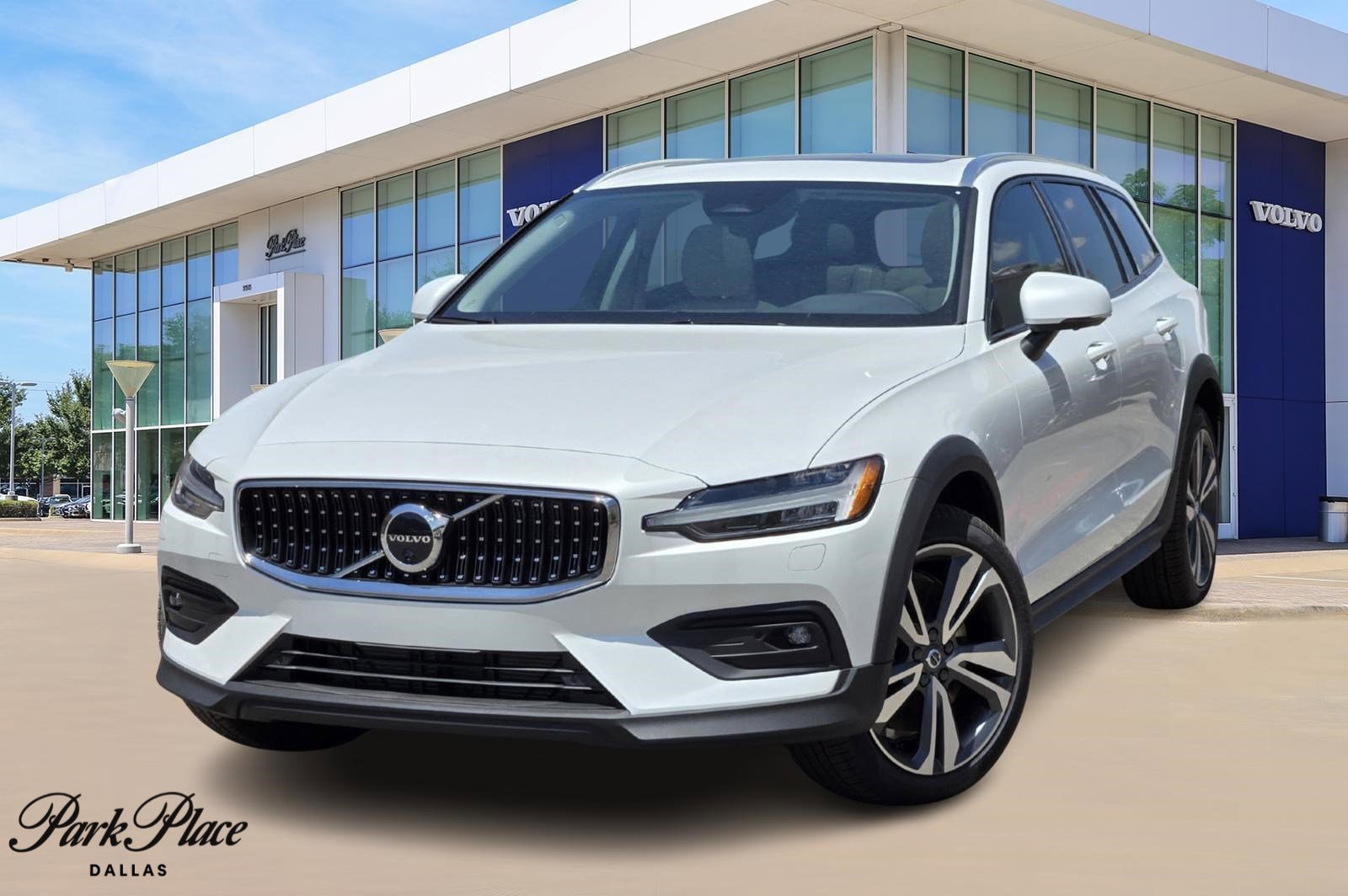 2025 Volvo V60 Cross Country Plus's photo