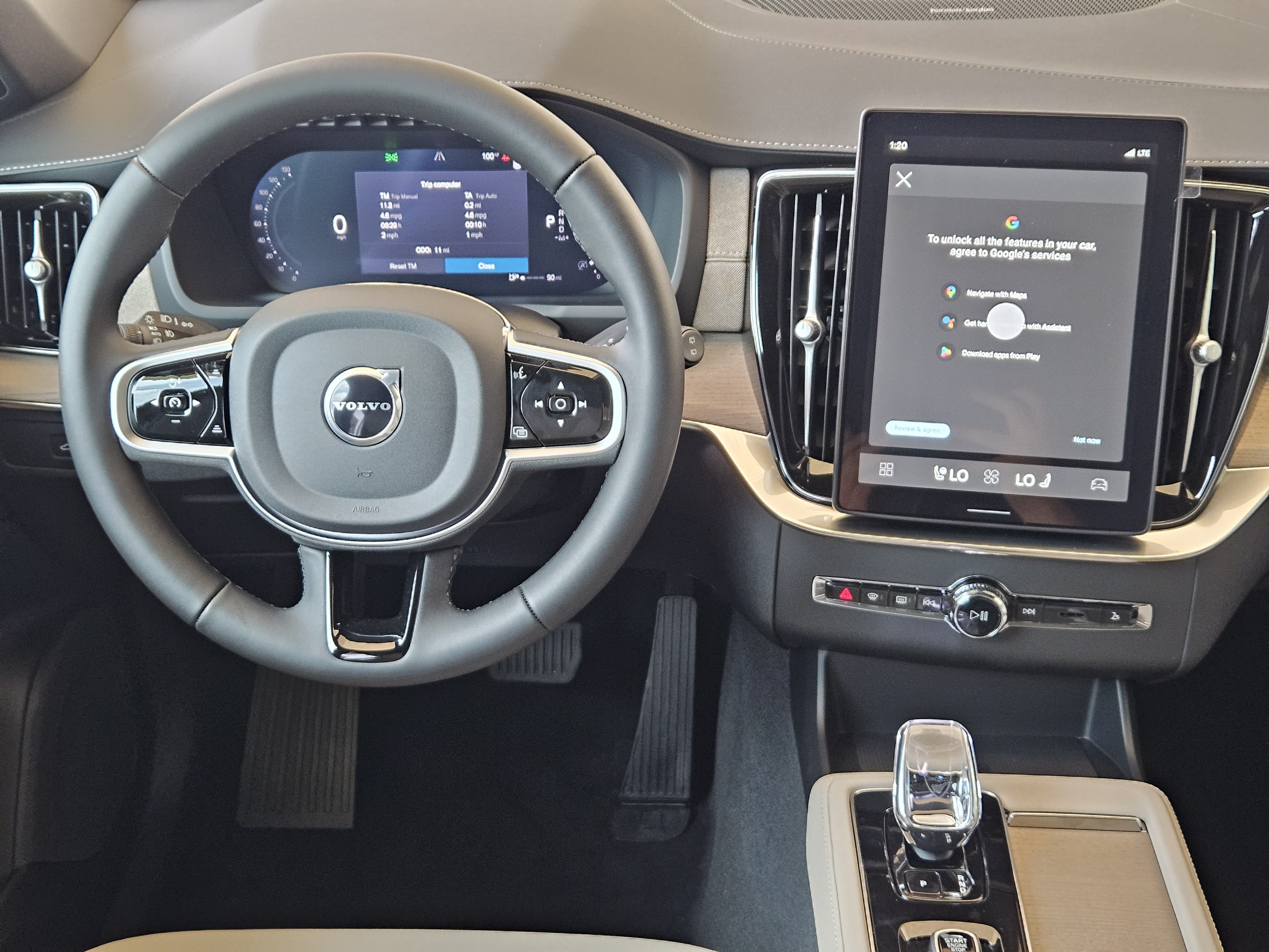 2026 Volvo XC90 Plus - Photo 26