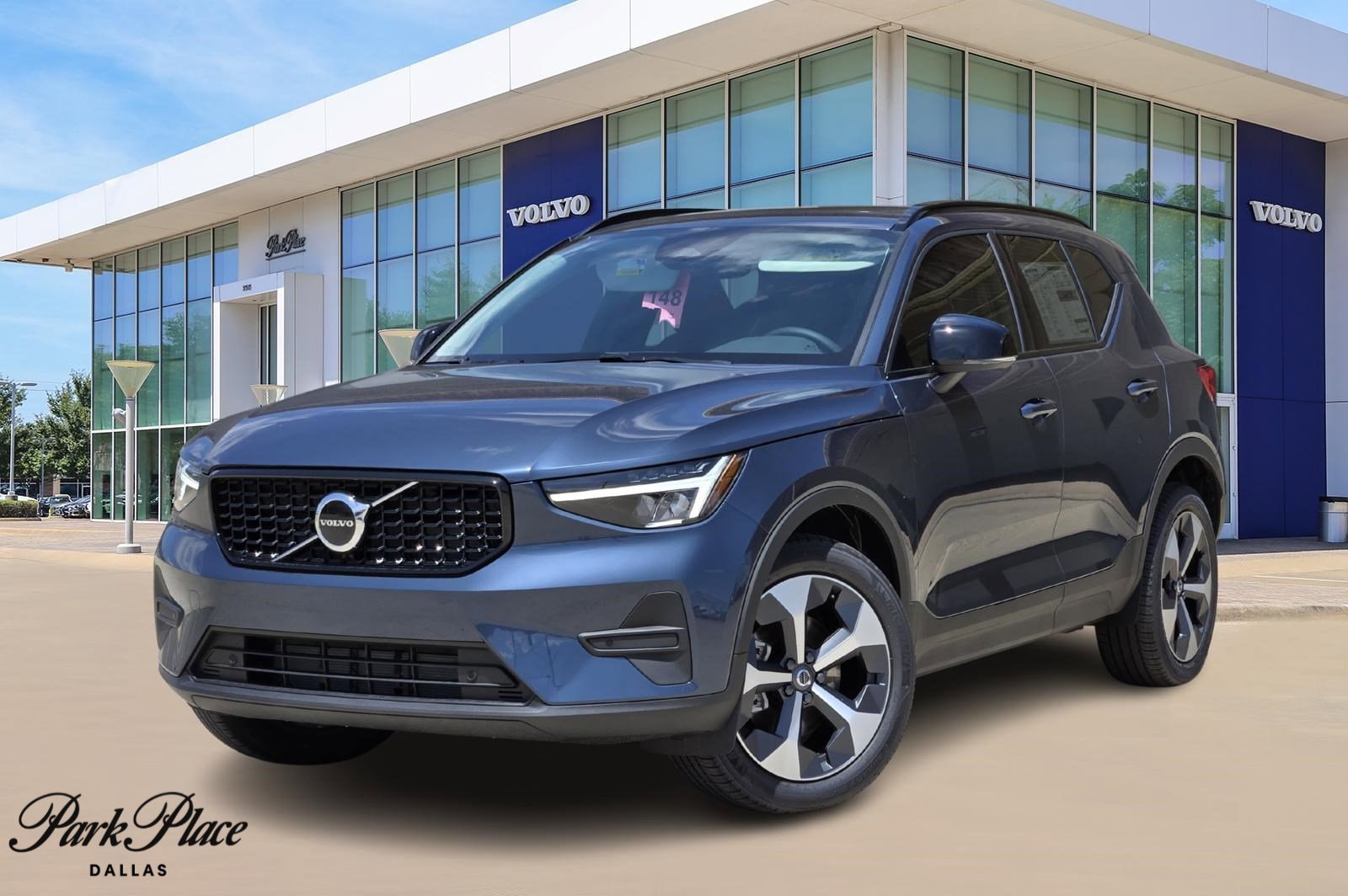 2026 Volvo XC40 Core's photo